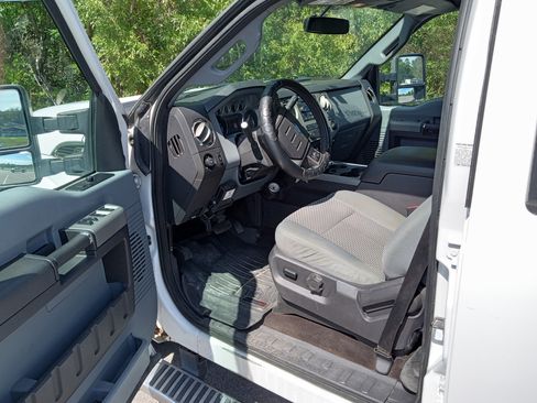 Used 2016 Ford F350 XLT w/ XLT Premium Package image 12