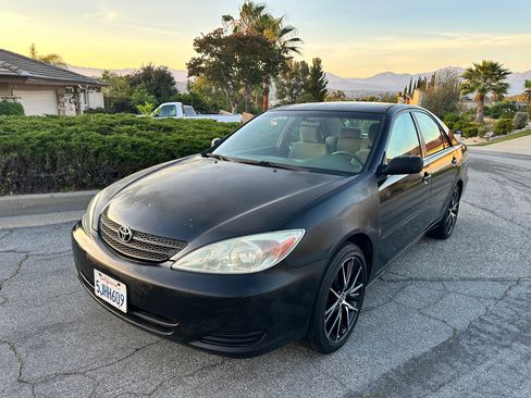 Used 2004 Toyota Camry LE image 1