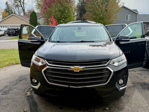 Used 2020 Chevrolet Traverse LT image 1