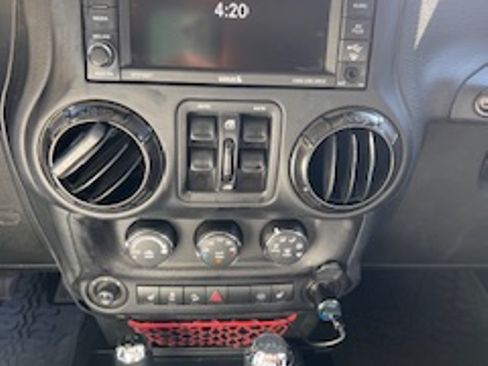 Used 2017 Jeep Wrangler Unlimited Rubicon image 21