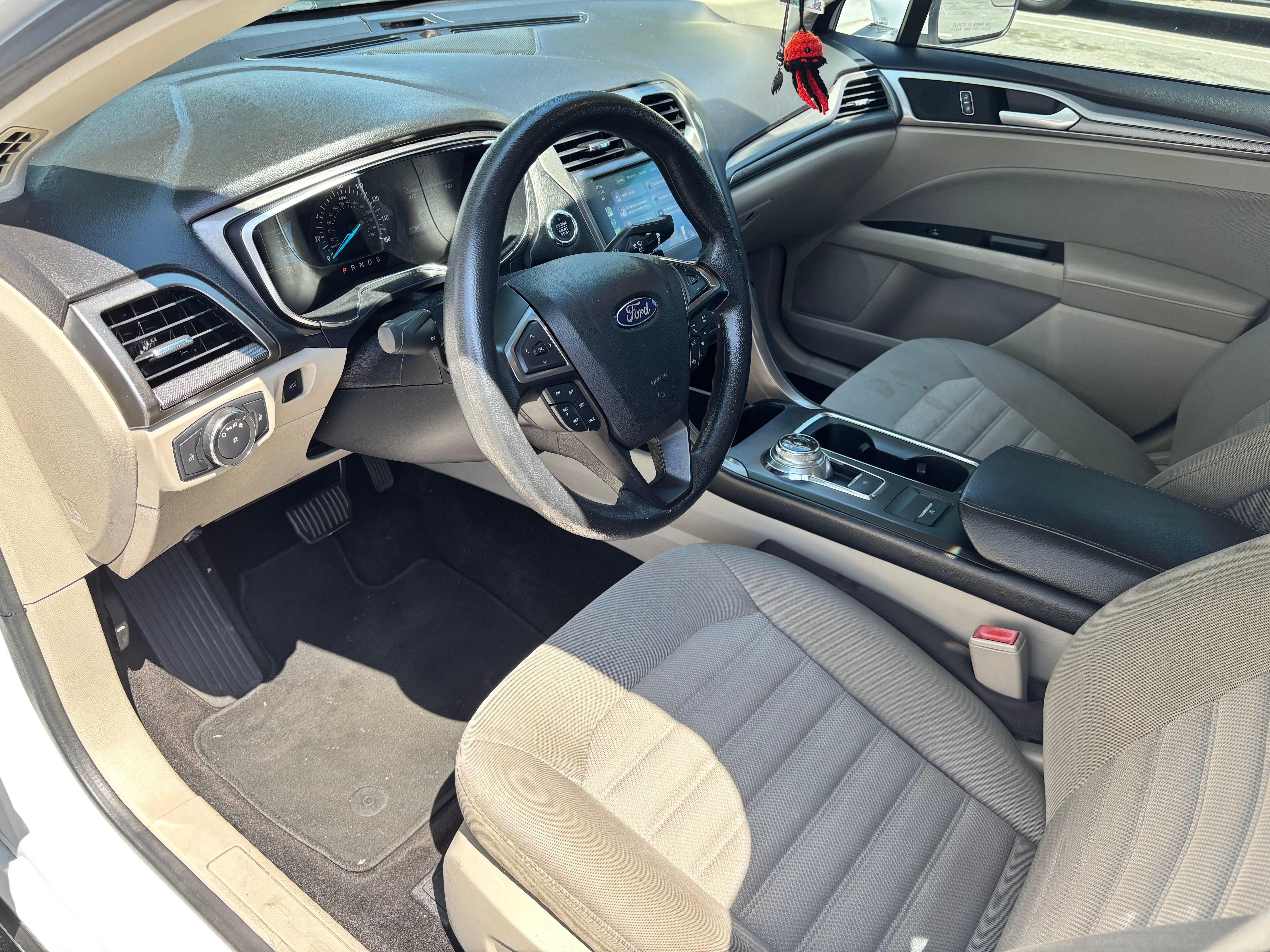 Used 2017 Ford Fusion SE w/ Fusion SE Technology Package FWD image 12