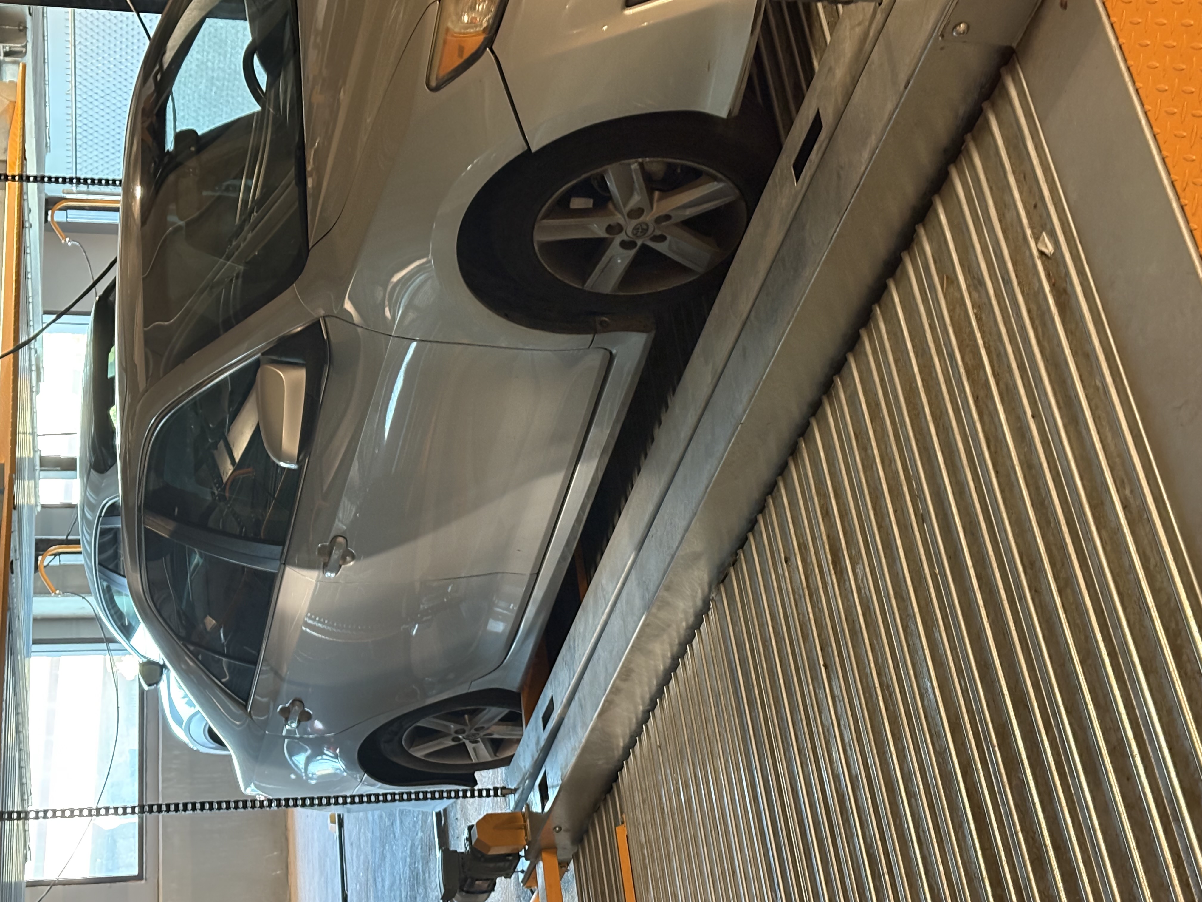 Used 2014 Toyota Camry SE w/ Moonroof Package FWD image 4