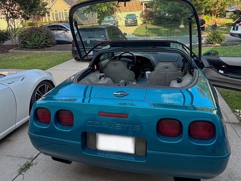 Used 1995 Chevrolet Corvette Coupe RWD image 8