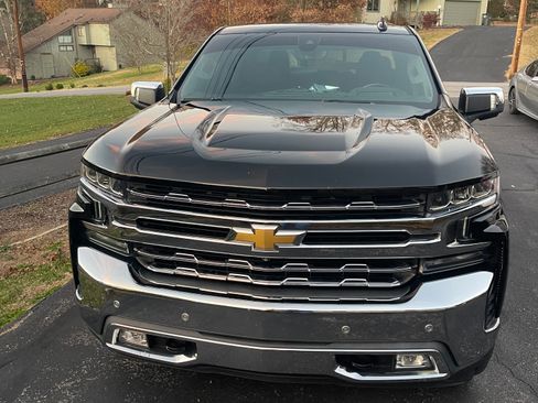 Used 2019 Chevrolet Silverado 1500 LTZ w/ LTZ Premium Package image 4