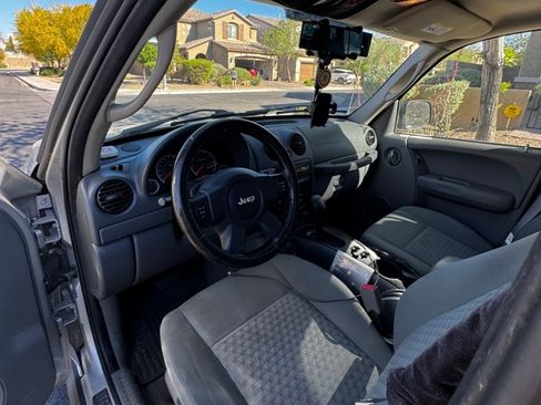 Used 2005 Jeep Liberty Sport image 6