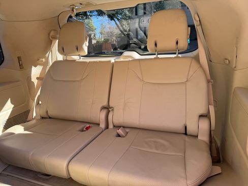 Used 2013 Lexus LX 570 4WD w/ Luxury Pkg image 12