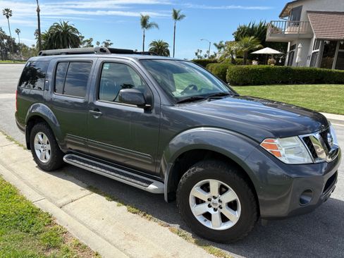 Used 2012 Nissan Pathfinder SV RWD image 1