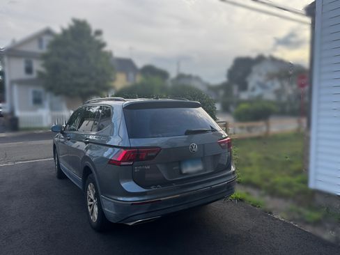 Used 2018 Volkswagen Tiguan SE w/ Panoramic Sunroof Package AWD/4WD image 5