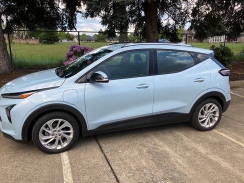 Used 2023 Chevrolet Bolt EUV LT image 8