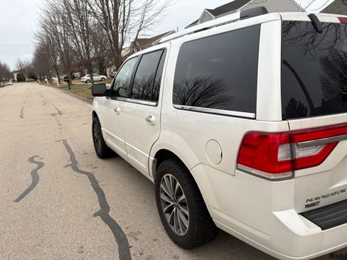 Used 2016 Lincoln Navigator Select image 4