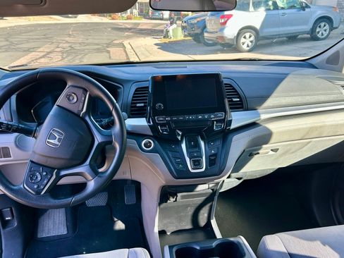 Used 2018 Honda Odyssey EX image 8