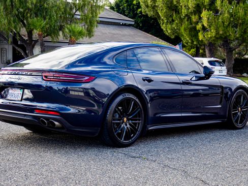 Used 2018 Porsche Panamera 4S image 4
