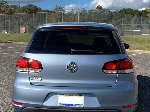 Used 2010 Volkswagen Golf 4-Door image 6