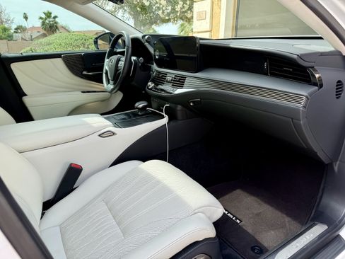 Used 2023 Lexus LS 500h AWD w/ Luxury Package image 13