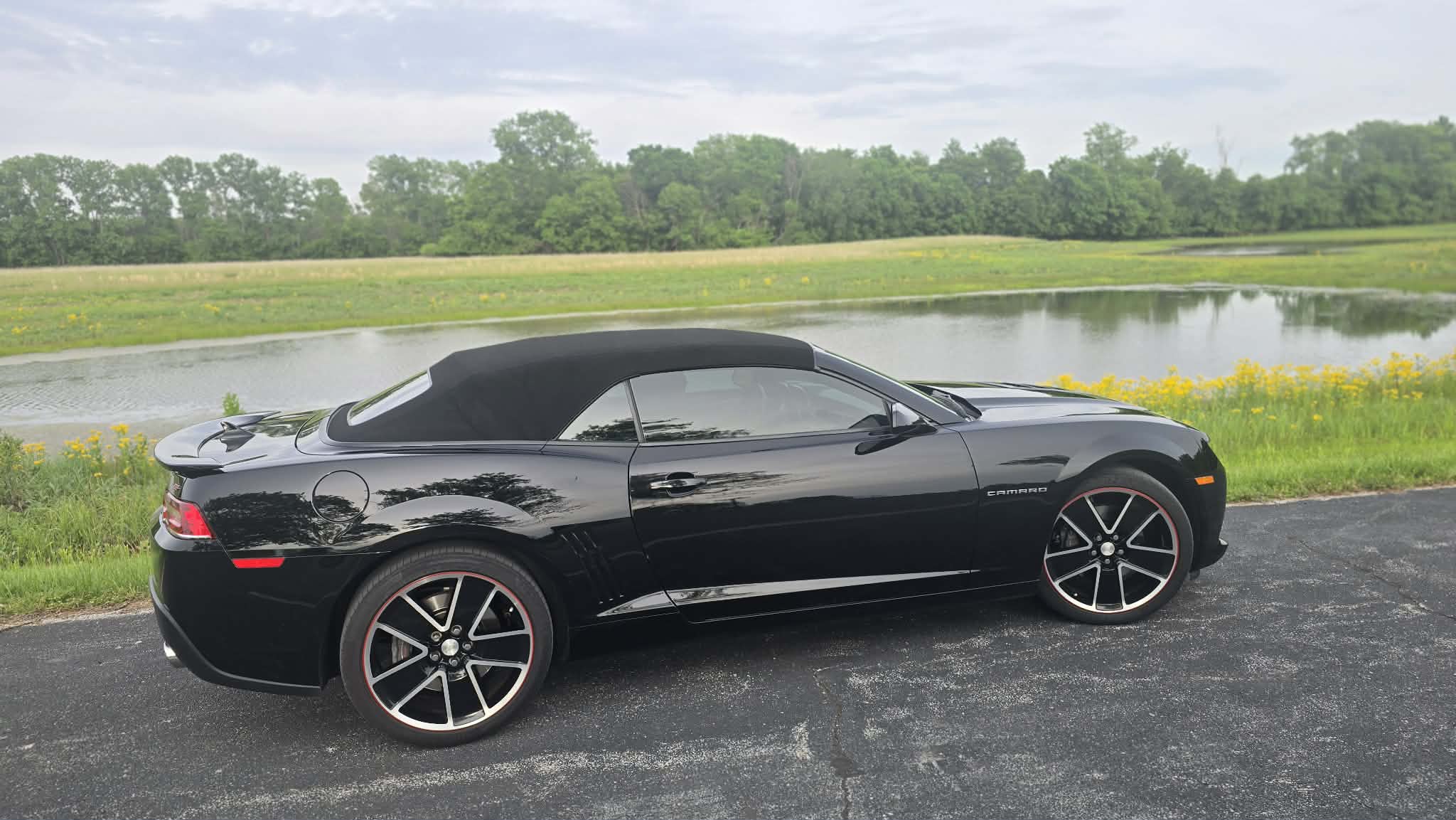 Used 2015 Chevrolet Camaro SS w/ RS Package RWD image 9