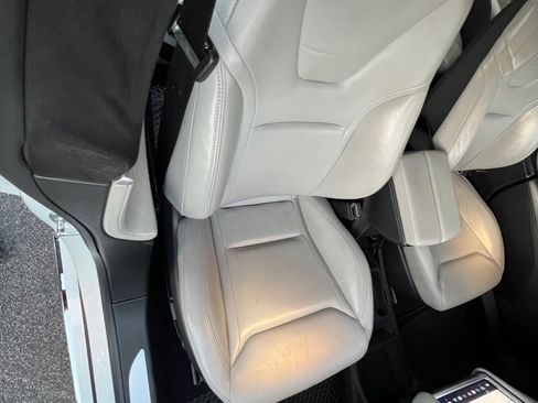 Used 2015 Tesla Model S 70D image 9