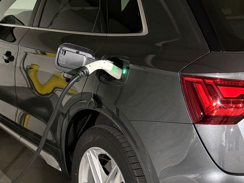 Used 2021 Audi Q5 e Prestige image 13