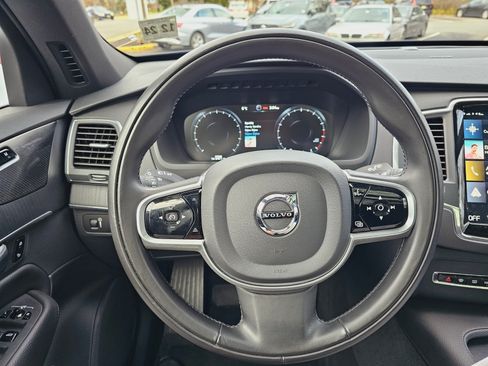 Used 2020 Volvo XC90 T6 Momentum w/ Protection Package Premier image 6