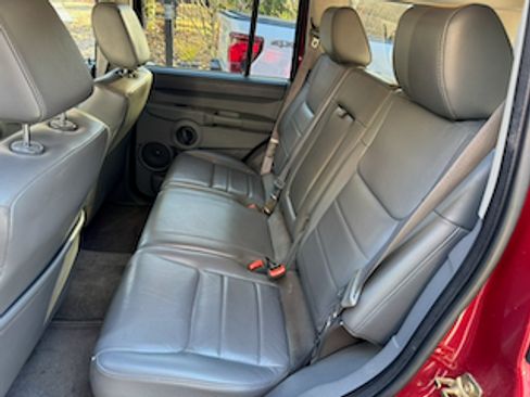 Used 2006 Jeep Commander 2WD image 11