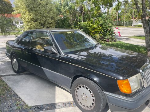 Used 1992 Mercedes-Benz 300 CE Coupe image 1