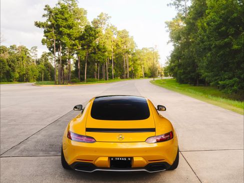 Used 2017 Mercedes-Benz AMG GT S image 8