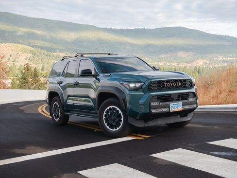 Used 2025 Toyota 4Runner TRD Off-Road Premium w/ Tow Technology Package AWD/4WD image 12