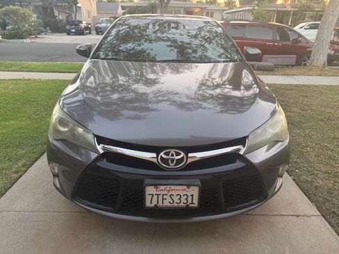 Used 2016 Toyota Camry LE FWD image 2