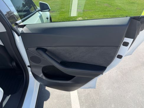 Used 2022 Tesla Model Y Performance image 30