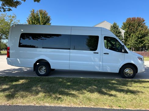 Used 2022 Mercedes-Benz Sprinter 3500 image 2