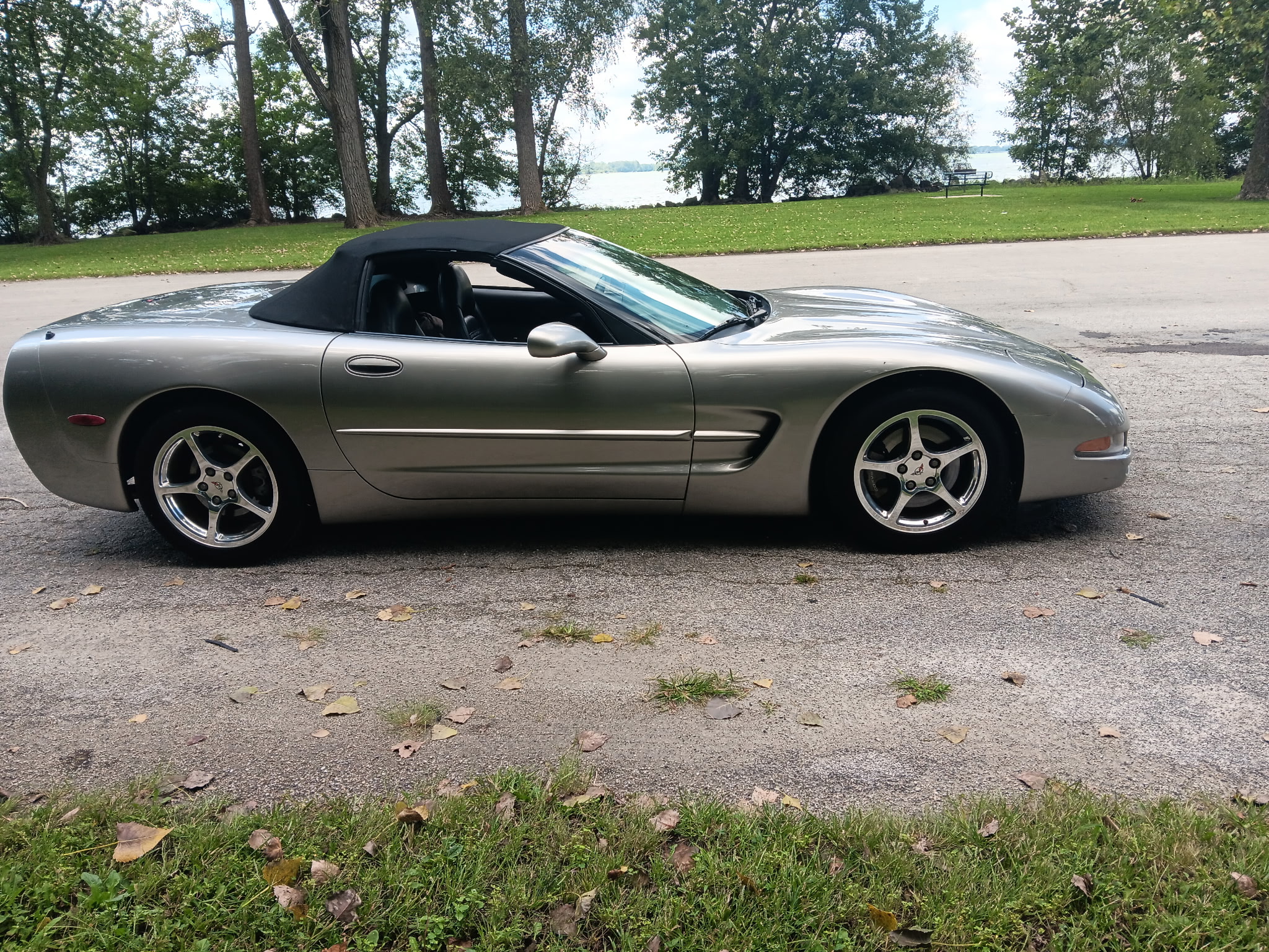 Used 2000 Chevrolet Corvette Convertible w/ Memory Pkg RWD image 22