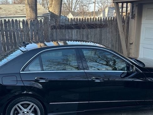 Used 2011 Mercedes-Benz E 550 Sedan image 1