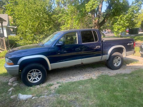 Used 2004 Dodge Dakota SLT AWD/4WD image 1