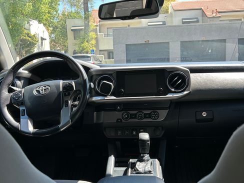 Used 2019 Toyota Tacoma SR5 RWD image 10