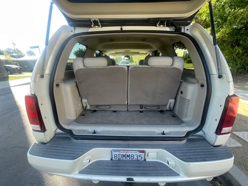 Used 2005 Cadillac Escalade AWD image 16