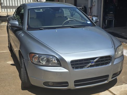 Used 2009 Volvo C70 T5 FWD image 2