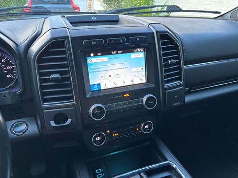 Used 2018 Ford Expedition Max Limited w/ Equipment Group 301A RWD image 32