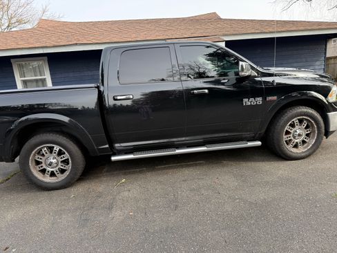 Used 2014 RAM 1500 Laramie w/ Convenience Group image 2