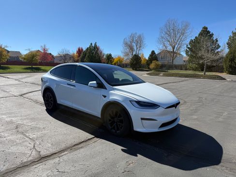 Used 2022 Tesla Model X image 9