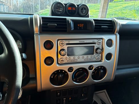 Used 2014 Toyota FJ Cruiser Sport Utility 2D w/ Trail Teams Ultimate Edition image 15