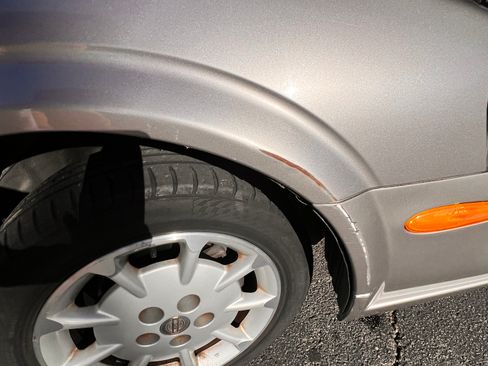 Used 2000 Nissan Maxima SE image 15