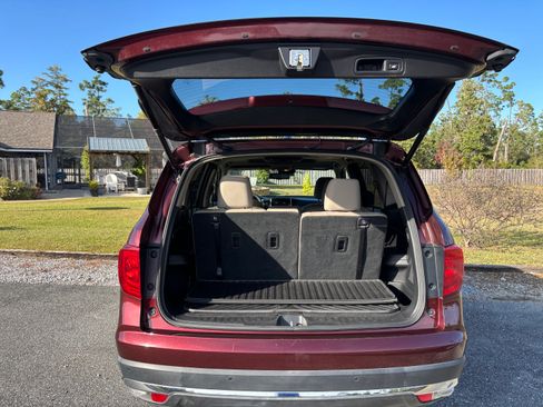 Used 2018 Honda Pilot Touring image 6