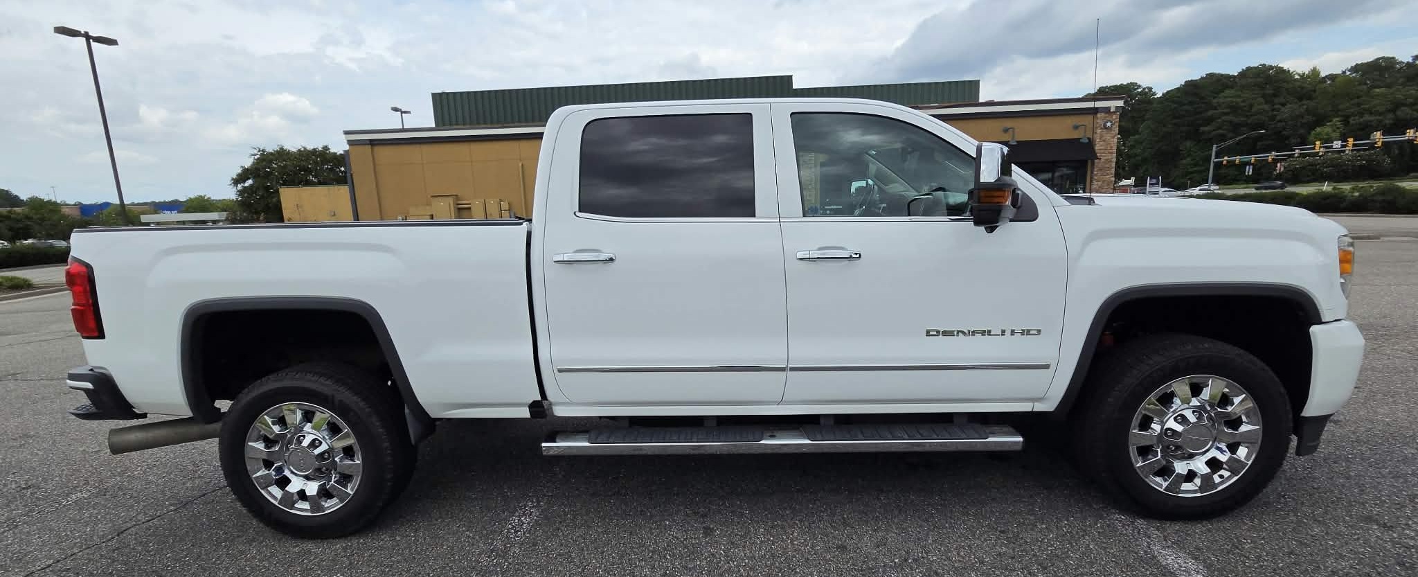 Used 2016 GMC Sierra 2500 Denali w/ Duramax Plus Package AWD/4WD image 2