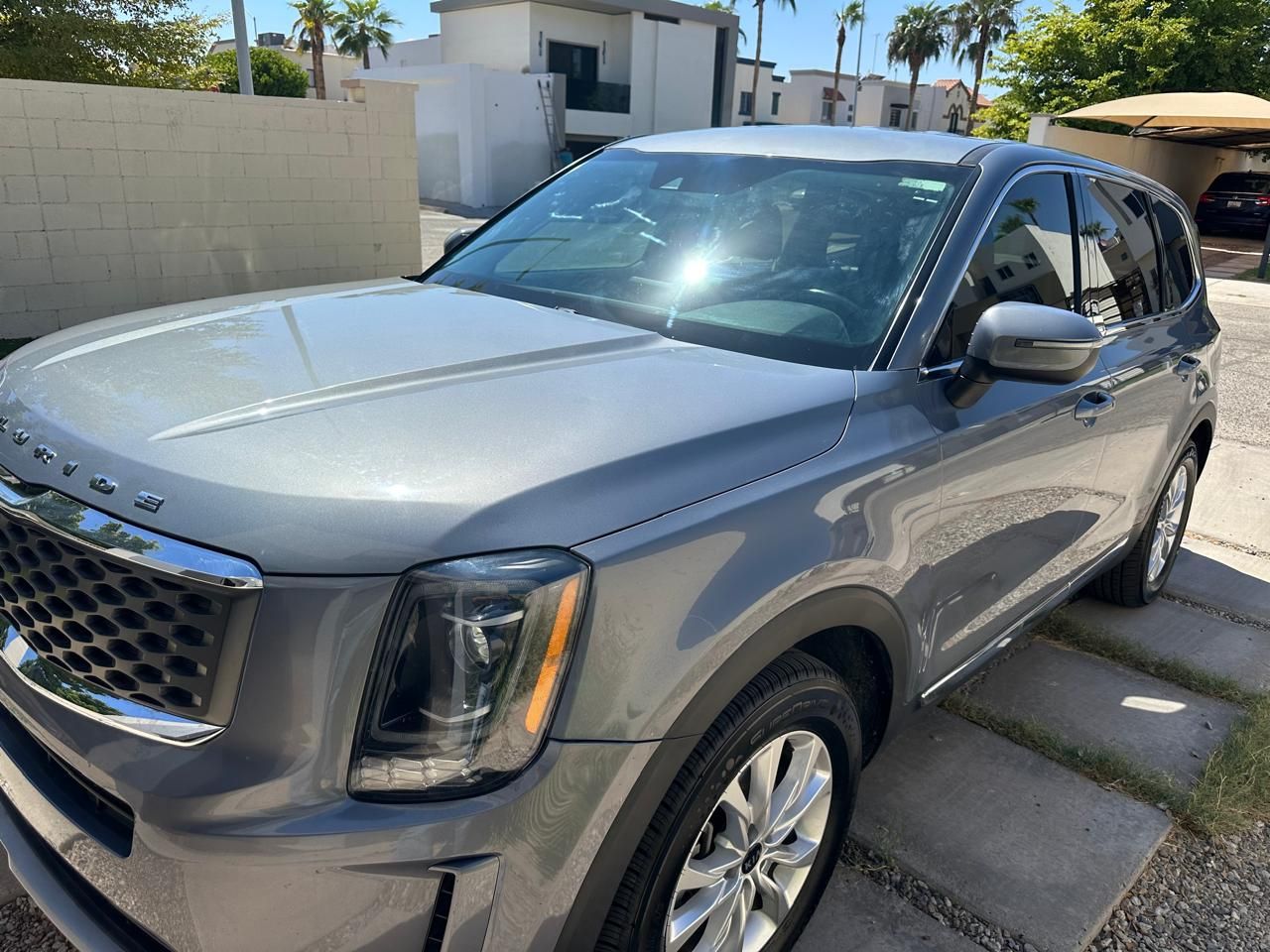 Used 2020 Kia Telluride LX FWD image 1