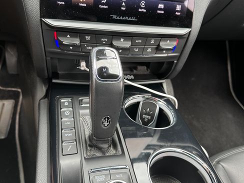 Used 2022 Maserati Quattroporte Modena Q4 AWD/4WD image 15