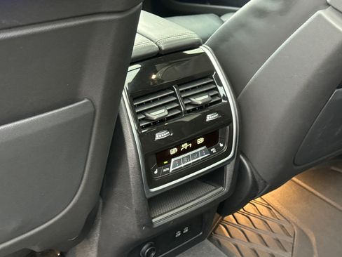 Used 2022 BMW X7 xDrive40i w/ M Sport Package AWD/4WD image 23