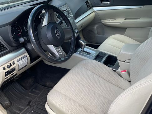 Used 2011 Subaru Outback 2.5i Premium AWD/4WD image 4
