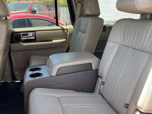 Used 2015 Lincoln Navigator 2WD image 13