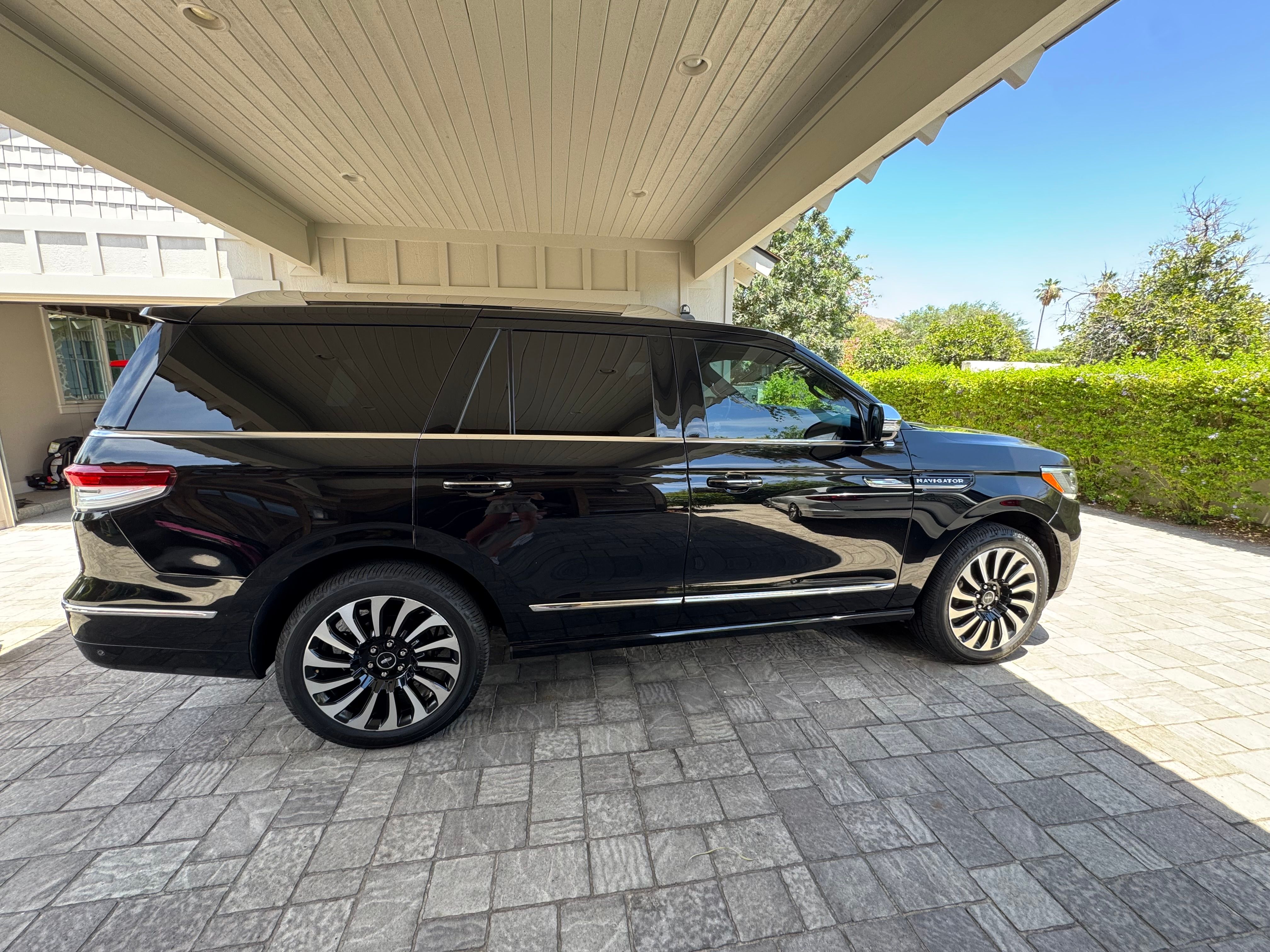 Used 2022 Lincoln Navigator Black Label AWD/4WD image 2