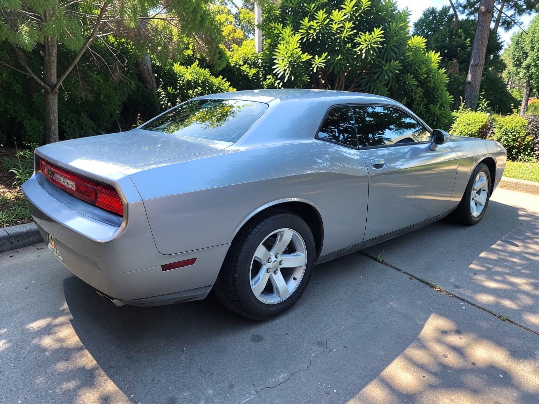 Used 2014 Dodge Challenger SXT RWD image 17