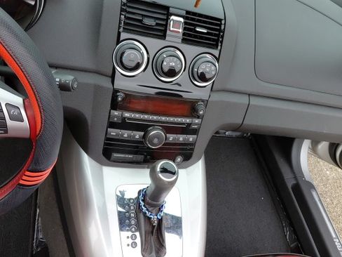 Used 2009 Saturn Sky w/ Premium Trim Package image 25